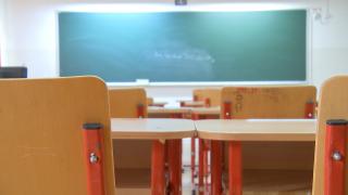 Caz revoltător în Covasna: un profesor predă în continuare după ce ar fi bătut 4 elevi. Cum îşi motivează conducerea şcolii decizia de a-i permite să revină la ore