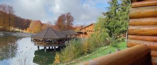 Oferte pentru minivacanța de 1 Decembrie. Cât costă o noapte de cazare în Maramureș, cu spa și telescaun incluse