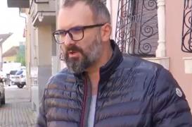 Un bărbat din Lugoj primeşte bani pentru fiecare zi în care trotuarul din faţa casei nu e reparat, după ce a dat în judecată primăria