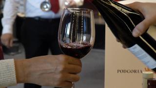 Românii, tot mai interesaţi de vinurile de calitate. Preţul unei sticle din Italia porneşte de la 25 euro, iar din Franţa poate ajunge şi la 1.000 de euro