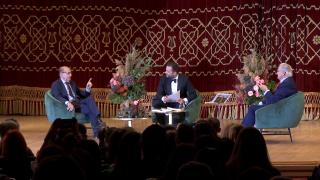 Mihai Morar, cu podcastul Fain şi Simplu pe scena Ateneului Român. Banii strânşi din vânzarea biletelor, donaţi către orfelinate