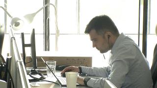 Condiţiile pe baza cărora se acordă încă 5 zile de concediu pe an. Noi drepturi pentru angajaţi, în Codul Muncii