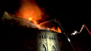 Podul Palatului Arhiepiscopal care a ars nu avea autorizaţie. Administraţia locală anunţă că nu vor fi daţi bani pentru refacerea imobilului