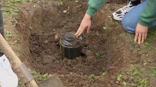 Capsula timpului, cadou pentru generaţiile viitoare. Elevii unei şcoli din Cluj au decis să transmită un mesaj inedit ce va fi citit peste 100 de ani