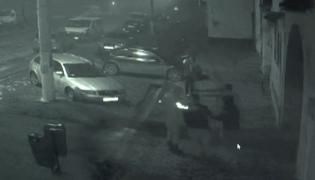 Bătaie cu furci și topoare între localnicii din Brașov, după ce le-a fost interzis accesul într-un bar. Printre scandalagii se află și un minor