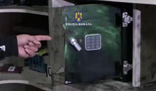 Un om de afaceri din Buzău a rămas fără 114.000 de euro cât timp era în vacanță. Fosta soție și noul ei iubit au tăiat seiful cu un flex
