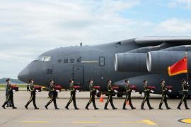 China recrutează foști piloți militari din UK pentru a-i antrena armata. Îi ademenește cu salarii de 250.000 £