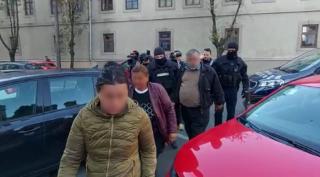 Copii luați în plasament, exploatați de asistenții maternali. O familie din Timișoara îi punea la munci grele și erau bătuți dacă refuzau