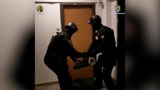 Milioane de lire sterline, "spălate" în România: banii erau aduşi în ţară cu autocarele. Percheziţii la 41 de locaţii din Bucureşti şi 5 judeţe