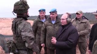 Vladimir Putin a tras la țintă într-un poligon din Reazan, în fața recruților care se pregătesc să fie trimiși în Ucraina