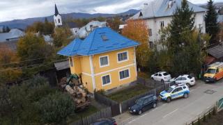 Au sunat la 112 pentru a chema poliţia, la Poliţie. Reacţia unor suceveni după ce au văzut că lemnele tăiate ilegal sunt descărcate în curtea sediului poliţiştilor