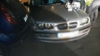 Goană nebună cu BMW-ul prin Iași, cu polițiștii pe urme. Un tânăr i-a sfidat pe agenți, a făcut praf patru mașini și e de negăsit