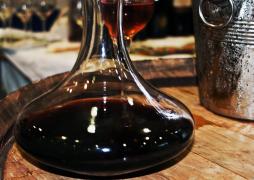 Vinurile românești vor ajunge pe rafturile magazinelor din Polonia, Italia sau Franţa. Cu ce soiuri ne putem lăuda