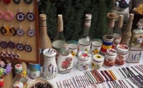 Frumoasele tradiții românești nu sunt uitate. Târg de toamnă cu costume și lucrări populare în Valea Bârgăului