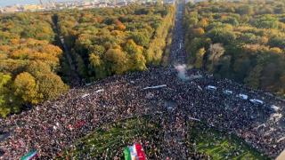 Miting de solidaritate uriaş pentru Iran. Peste 80.000 de nemţi au ieşit în stradă şi au scandat: "Femeie, Viaţă, Libertate"