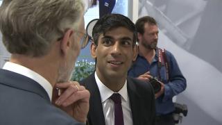 Cine e Rishi Sunak, noul premier al Marii Britanii: Are origini indiene, e mai bogat decât regele şi promite să aibă grijă de locurile de muncă ale englezilor