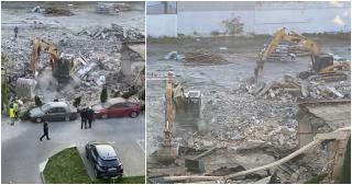 Un excavator a darâmat zidul unei case peste trei mașini, în Cluj-Napoca. Muncitorii nu au observat autoturismele parcate 