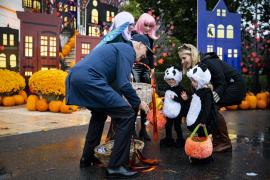 Primul Halloween la Casa Albă pentru pentru Joe Biden. Preşedintele a împărţit dulciuri şi a făcut poze cu copiii costumaţi