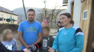 Filmul incidentului tulburător din Vrancea. Mama fetiței lovite cu foarfeca în cap a povestit cum s-a întâmplat nenorocirea