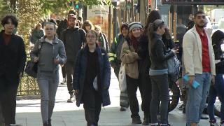 Ce minciuni mai spun românii ca să îşi impresioneze şefii