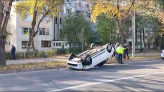 Reţeta unei "cascadorii" periculoase, pe o şosea din Galaţi: o manevră greşită şi doi şoferi neatenţi