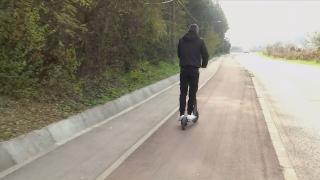 Viteza trotinetelor electrice ar putea fi limitată, în România. Cu cât se va circula pe drumurile publice