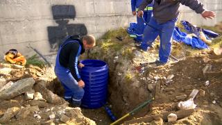 Sute de case și pensiuni din Rânca, racordate ilegal la apă. Operatorul a început să instaleze apometre și să-i debranșeze pe cei care consumă fără să plătească