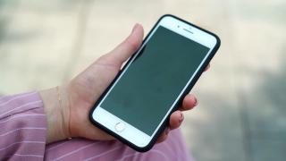 Instituţiile publice care au vrut cu orice preţ să cumpere iPhone 14. "S-a specificat clar să fie modelul roz"