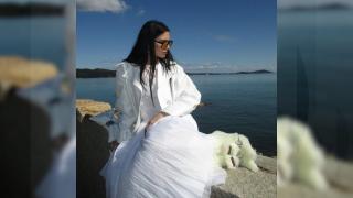 Dua Lipa a făcut senzaţie cu o pereche de cizme create de o româncă. Criticii au lăudat-o