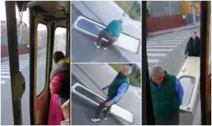 "Filmați-i așa, să-i vadă lumea". Un tramvai a rămas fără o ușă în timpul mersului, în centrul Iașului. Vatmanul a coborât să o recupereze