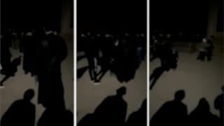 Momentul halucinant în care preotul Calistrat de la Mănăstirea Vlădiceni lovește peste faţă o enoriaşă, la finalul unei slujbe. Femeia cade în genunchi