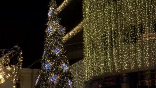 Târgul de Crăciun din Craiova şi-a deschis porţile. În oraş s-au aprins un milion de luminiţe