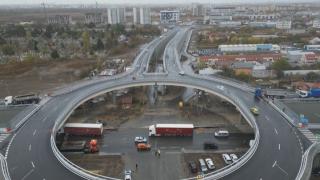 Pasajul Domneşti a fost deschis circulaţiei. Şoferii au claxonat de bucurie: "S-a întâmplat. Minunile sunt foarte frumoase"