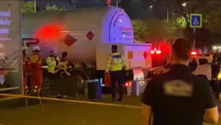 Tânăr strivit sub roțile unei cisterne, la intrarea în Pasajul Lujerului din București. Traversa strada prin loc nepermis