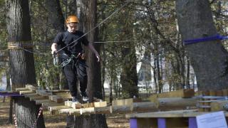 Aventură și adrenalină pe traseele militare construite de studenții din Craiova și militarii americani de la Deveselu