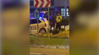 Rupt de beat, un şofer din Baia Mare a parcat în sensul giratoriu. Intervenţie în forţă a poliţiştilor