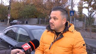 Gafa comisă de un angajat al Direcţiei de Permise pe cartea de identitate a unei maşini. Şoferul a postat imaginile pe internet