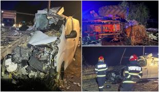 Jumătate dintr-o dubă a fost pur şi simplu spulberată, pe un drum din Vaslui. Bucăți din mașină s-au împrăștiat zeci de metri, pe un câmp