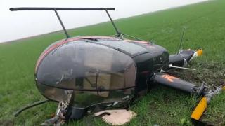 Un elicopter a aterizat forțat lângă Timișoara, din cauza vremii, și apoi s-a răsturnat