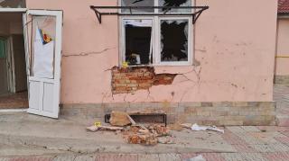 Bancomat aruncat în aer, în Constanţa. Poliţie, filtre şi trupe Antitero: o echipă a SRI va preleva probe pentru a stabili tipul explozibilului folosit