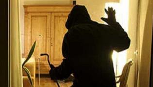 Jaf neobișnuit în Florența: hoții și-au cerut scuze proprietarilor ținuți ostatici, au făcut curat și au înapoiat ce au furat