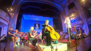 Mociriţa a răsunat la Hanoi, la peste 15.000 km depărtare. Pentru prima dată, o orchestră simfonică de la noi a concertat pe o mare scenă din Vietnam