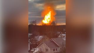 Flăcări înalte cât o clădire cu 12 etaje, lângă Sankt-Petersburg. Incendiu uriaș după o explozie la o conductă de gaz