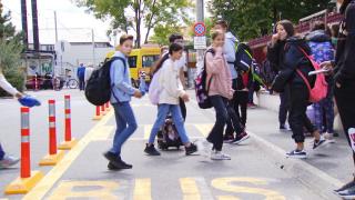 Vești bune pentru elevi. Guvernul a dublat bugetul pentru decontarea navetei și regulile pentru acordarea acestor sume