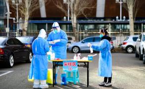 China a raportat primul deces din cauza Covidului, după șase luni. Alte 962 de noi infecţii au fost înregistrate