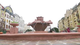 "Fântâna cu peşti" din Timişoara, un eşec după renovare. Localnicii o privesc sideraţi: "Arată ca o oală de sarmale"