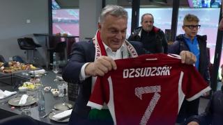 Gestul sfidător al lui Viktor Orban. Politicianul a purtat un fular cu harta Ungariei Mari