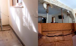 În loc de apă și canalizare, s-au ales cu casele surpate din cauza lucrărilor. Primarul cere ajutor de urgență de la București