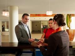 Românii care trăiesc în Spania ar putea avea dublă cetăţenie. Până acum, Spania permitea obţinerea cetăţeniei doar pentru francezi şi portughezi