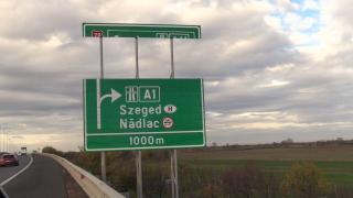 Panouri reflectorizante şi semne de circulaţie, furate de pe autostradă. Hoţii nu ţin cont de faptul că pun vieţile şoferilor în pericol